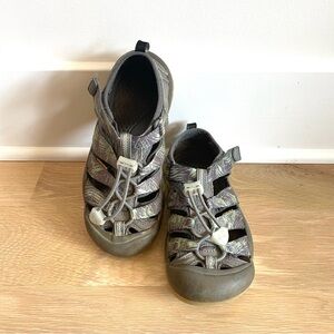 Keen Glow in the Dark Closed-Toe Hiking Sandals - Outdoor Water Shoes size 1